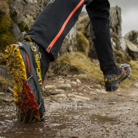 Raczki na buty Snowline Chainsen Trail - użycie błoto