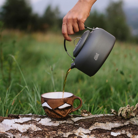 Czajnik turystyczny Esbit Camping Kettle 1,4 l - nalewanie