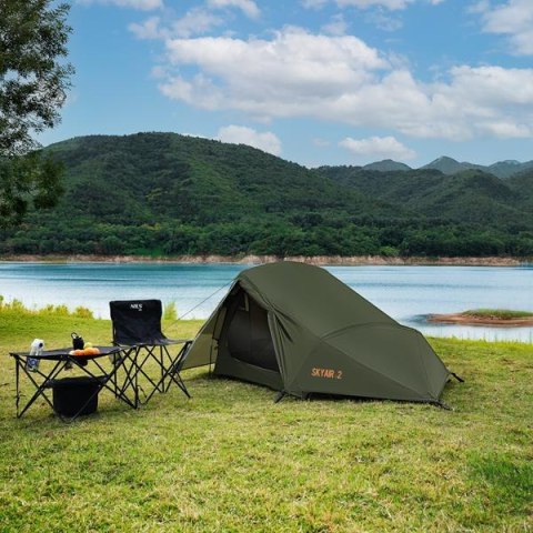Namiot trekkingowy 2-osobowy Nils Camp NC2502 SkyAir 2 - zielony - nad jeziorem Namiot trekkingowy 2-osobowy Nils Camp NC2502 SkyAir 2 - zielony - nad jeziorem