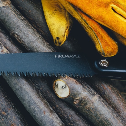 Piła składana FireMaple Knight Folding Hand Saw - logo Piła składana FireMaple Knight Folding Hand Saw - logo