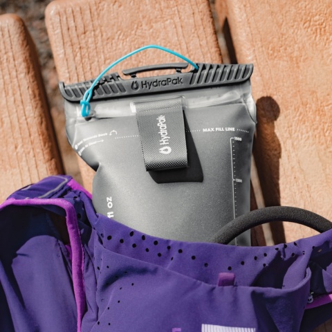 Bukłak na wodę do plecaka HydraPak Velocity IT 1,5 l - użycie 4 Bukłak na wodę do plecaka HydraPak Velocity IT 1,5 l - użycie 4