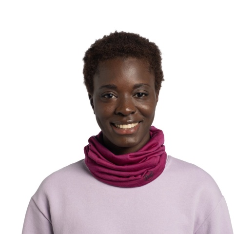 Chusta wielofunkcyjna z wełny merino Buff Merino Lightweight - solid magenta (fuksja) - użycie 2