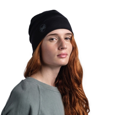 Czapka z wełny merino Buff Merino Lightweight Beanie - solid black (czarny) - użycie kobieta 1