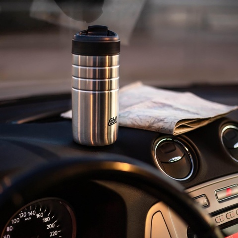 Kubek termiczny Esbit Majoris Thermo Mug Flip Top 450 ml - srebrny - użycie 1
