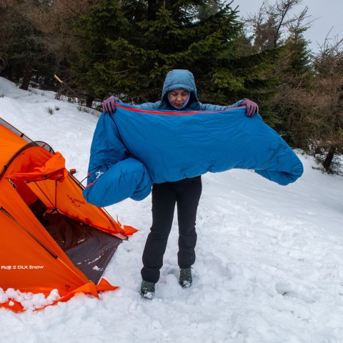 Śpiwór puchowy Freetime Micropak 800D - strzepywanie