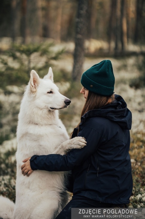 Czapka zimowa SuperYellow Hannah z wełny merino - lifestyle 2