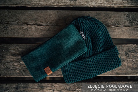 Czapka zimowa SuperYellow Hannah z wełny merino - lifestyle 5