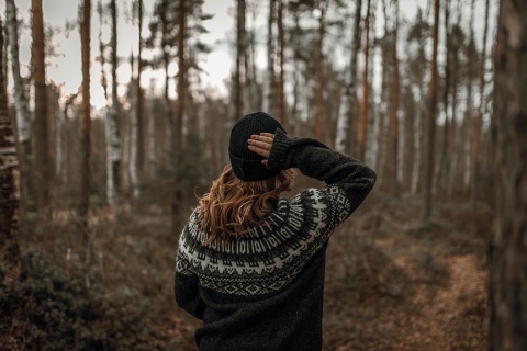 Czapka zimowa SuperYellow Kjempe z wełny merino - czarny - lifestyle 2