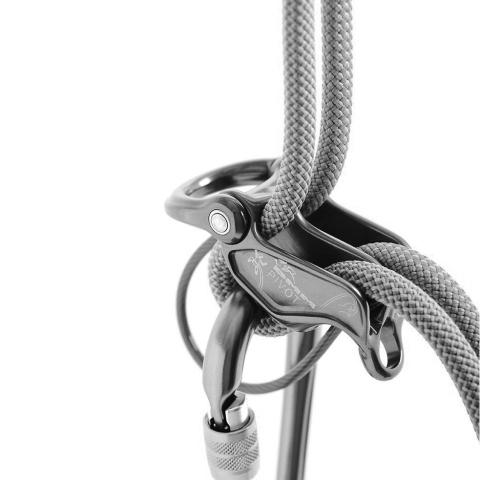 Przyrząd asekuracyjno-zjazdowy DMM Pivot - użycie 2