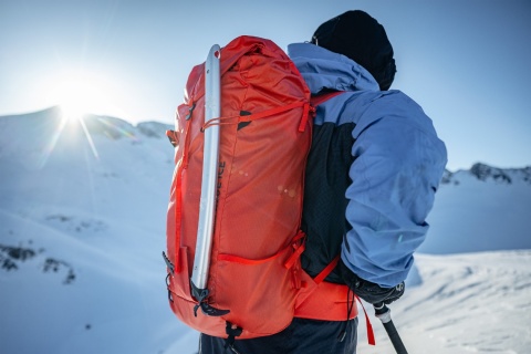 Plecak w góry Blue Ice Firecrest 38 - czerwony - lifestyle 1