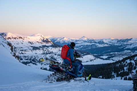 Plecak w góry Blue Ice Firecrest 38 - czerwony - lifestyle 2