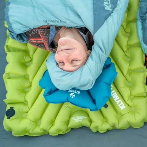 Poduszka turystyczna dmuchana Klymit Pillow X Base - lifestyle sen 3