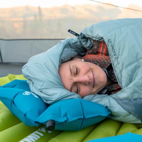 Poduszka turystyczna dmuchana Klymit Pillow X Base - lifestyle sen 1