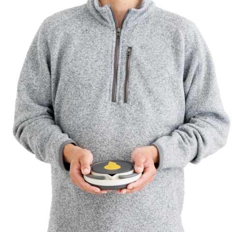 Czajnik składany Sea To Summit Frontier Ultralight Collapsible Kettle 1,1 l - w rękach