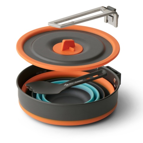 Garnek składany Sea to Summit Frontier Ultralight Collapsible Pot 1l - przykładowe akcesoria w środku (brak w komplecie)