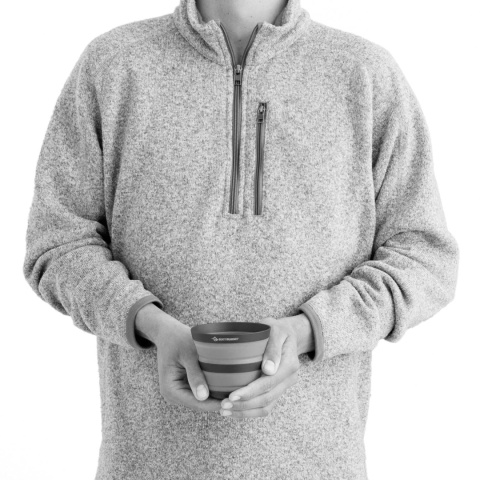 Kubek składany Sea to Summit Frontier Ultralight Collapsible Cup 0,4 l - pomarańczowy - w ręce