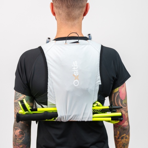 Kamizelka biegowa Oxsitis Ghost 8 - grey/orange - tył na modelu