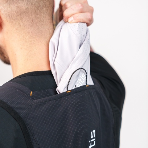 Kamizelka biegowa Oxsitis Ghost 8 - black - kieszeń główna