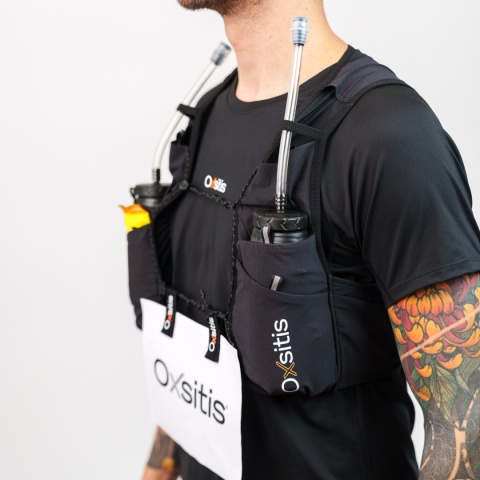 Kamizelka biegowa Oxsitis Ghost 8 - black - model bok 2