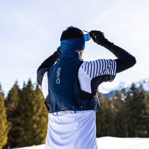 Kamizelka biegowa Oxsitis Ghost 8 - cosmos blue - lifestyle 1