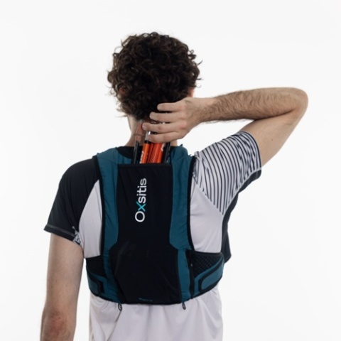 Kamizelka biegowa Oxsitis Gravity 10 - lake - przenoszenie kijów 2