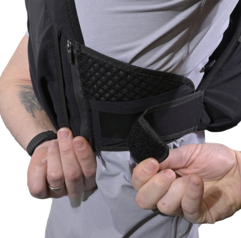 Kamizelka biegowa Oxsitis Gravity 10 - black - dopasowanie