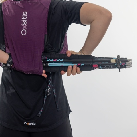 Kamizelka biegowa damska Oxsitis Ghost 8 - plum - przenoszenie kijów 2