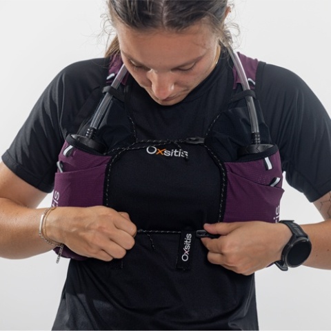 Kamizelka biegowa damska Oxsitis Ghost 8 - plum - dopasowanie 2