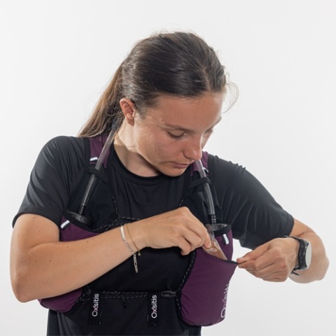 Kamizelka biegowa damska Oxsitis Ghost 8 - plum - kieszeń przód