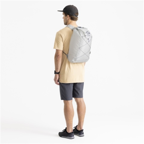 Plecak składany Sea To Summit Ultra-Sil Dry Daypack 22 l - szary - na plecach