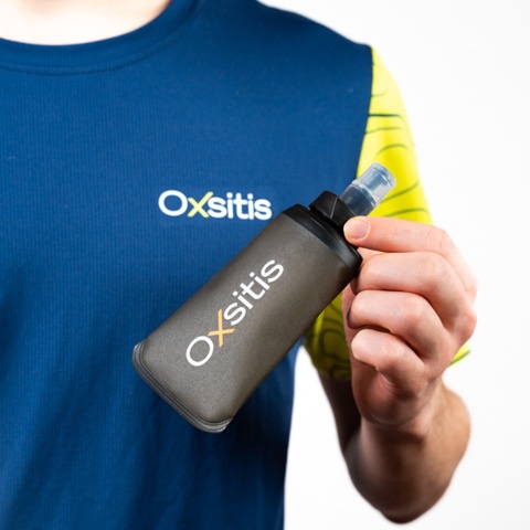 Butelka softflask Oxsitis 150 ml - w ręce