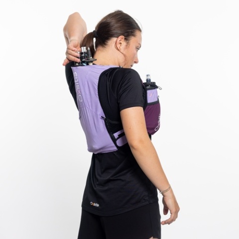 Kamizelka biegowa damska Oxsitis Gravity 5 - lilac - przenoszenie kijów