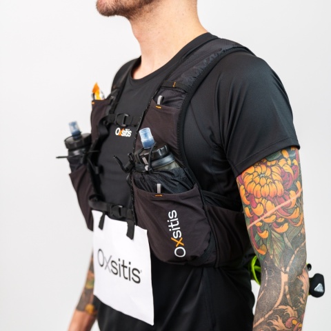 Plecak biegowy Oxsitis Spectre 16 - black/orange - zamocowany numer startowy