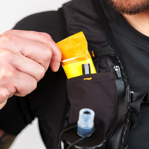 Plecak biegowy Oxsitis Spectre 16 - black/orange - kieszeń na przekąski