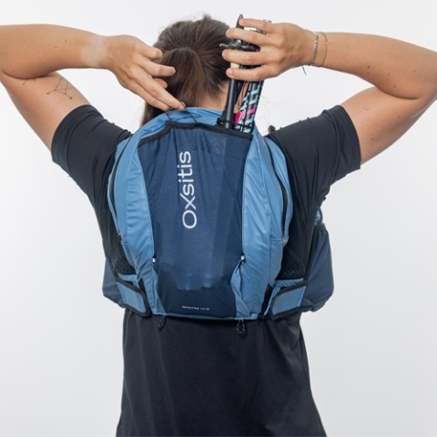 Plecak biegowy damski Oxsitis Spectre 12 - cloud blue - przenoszenie kijów 2