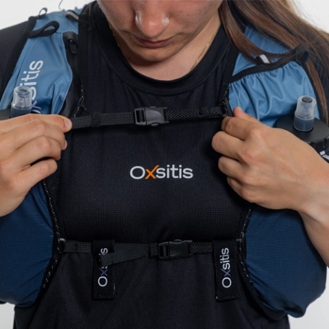 Plecak biegowy damski Oxsitis Spectre 12 - cloud blue - dopasowanie