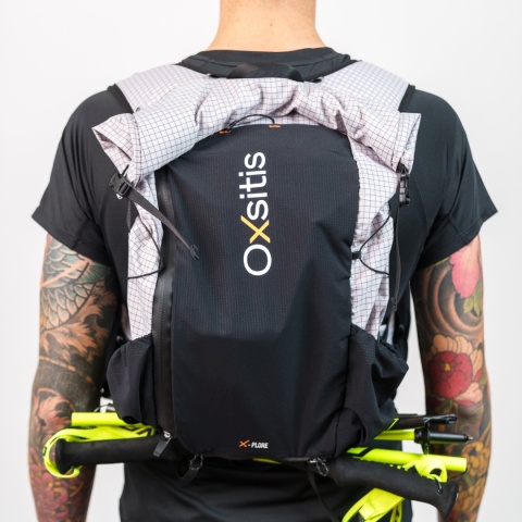Plecak biegowy Oxsitis X-Plore 28+5 - grey - tył na modelu