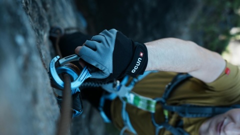 Rękawiczki wspinaczkowe via ferrta Ocun Cima - szary - użycie