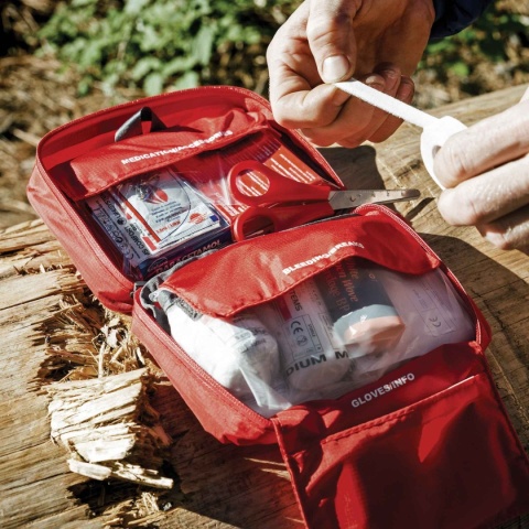 Apteczka turystyczna Lifesystems Explorer First Aid Kit - czerwony - użycie