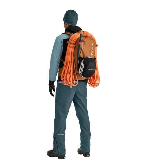 Plecak skiturowy Ortovox Haute Route 32 - black raven (czarny) - użycie 3