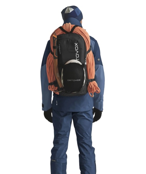 Plecak skiturowy Ortovox Haute Route 40 - black raven (czarny) - użycie