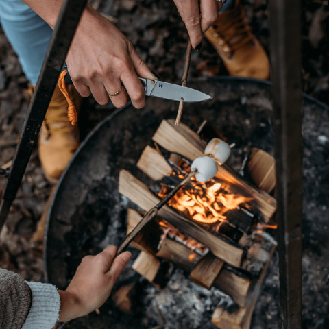 Nóż turystyczny Homey's Jean Outdoor - przykładowe użycie 1