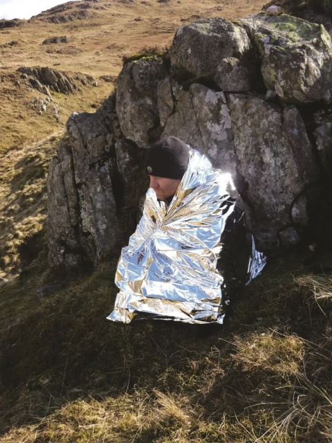 Koc termiczny BCB Foil Hypothermia Blanket - użycie